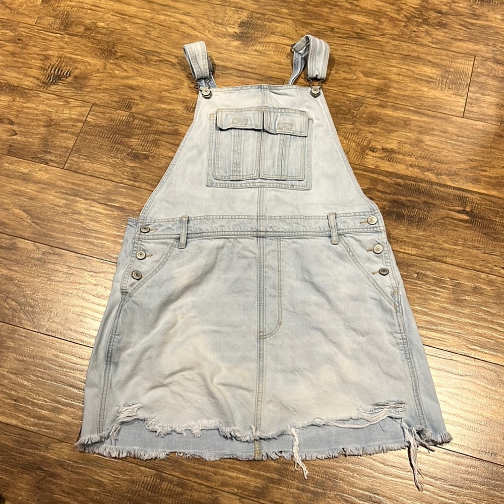 American Eagle light wash distressed denim skirtall